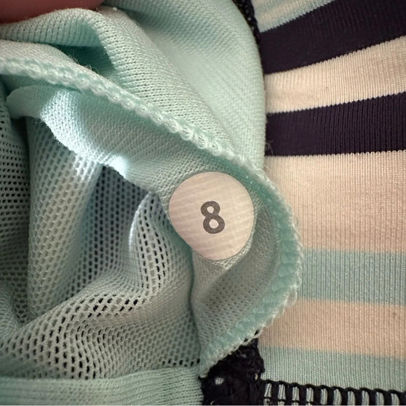 Lululemon Women’s Striped 8 Sports Bra Navy Aqua Criss Cross - Picture 4 of 5